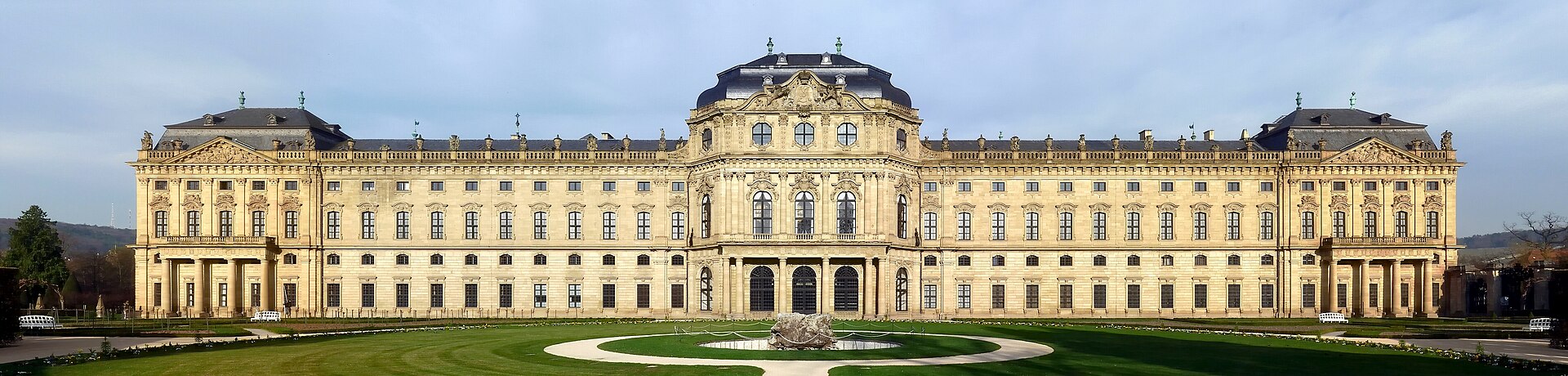 Würzburger_Residenz,_Gartenfront.jpg