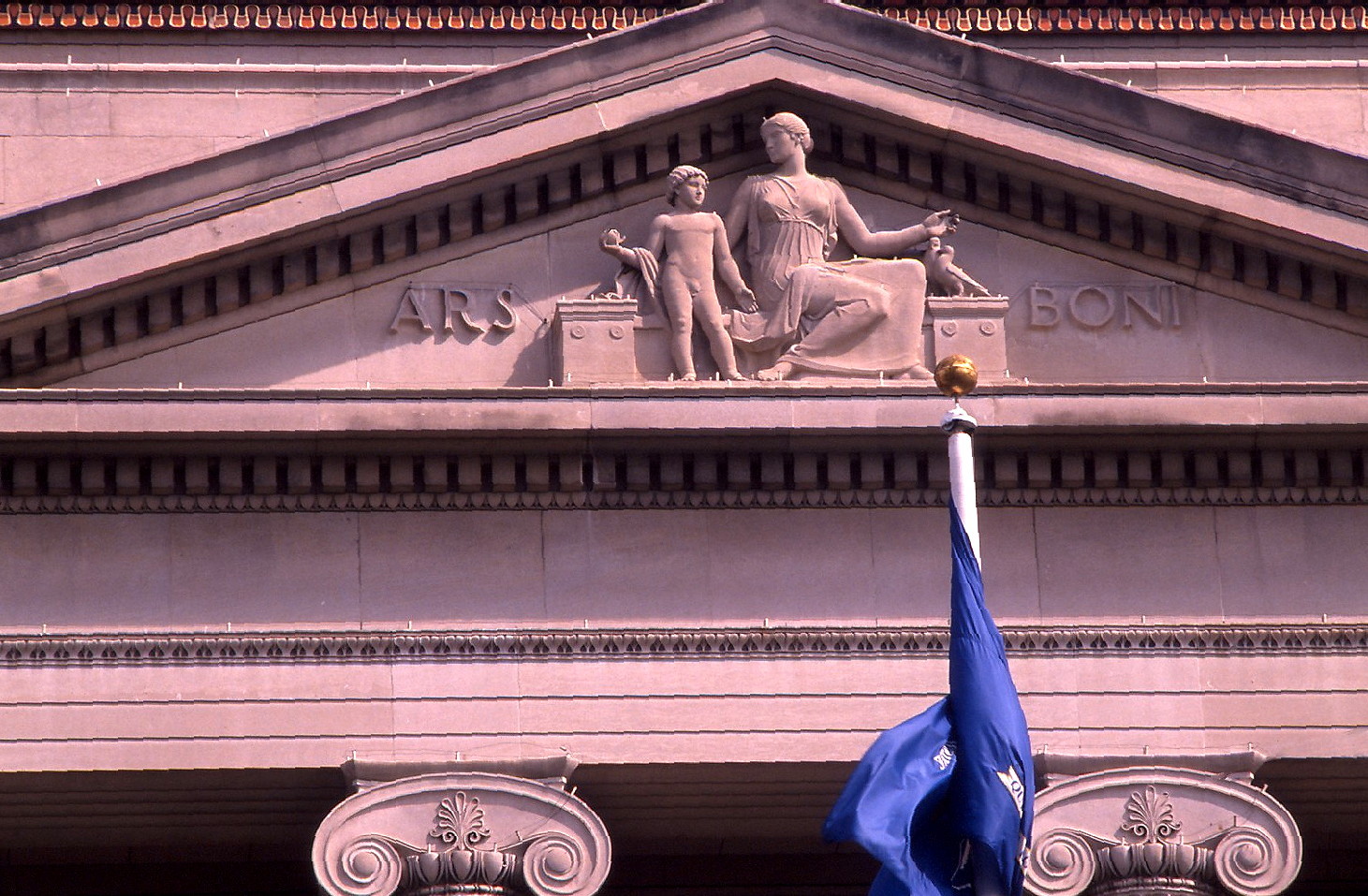 Washington_DC_pediment_Ars_Boni_by_C._Paul_Jennewein.jpg