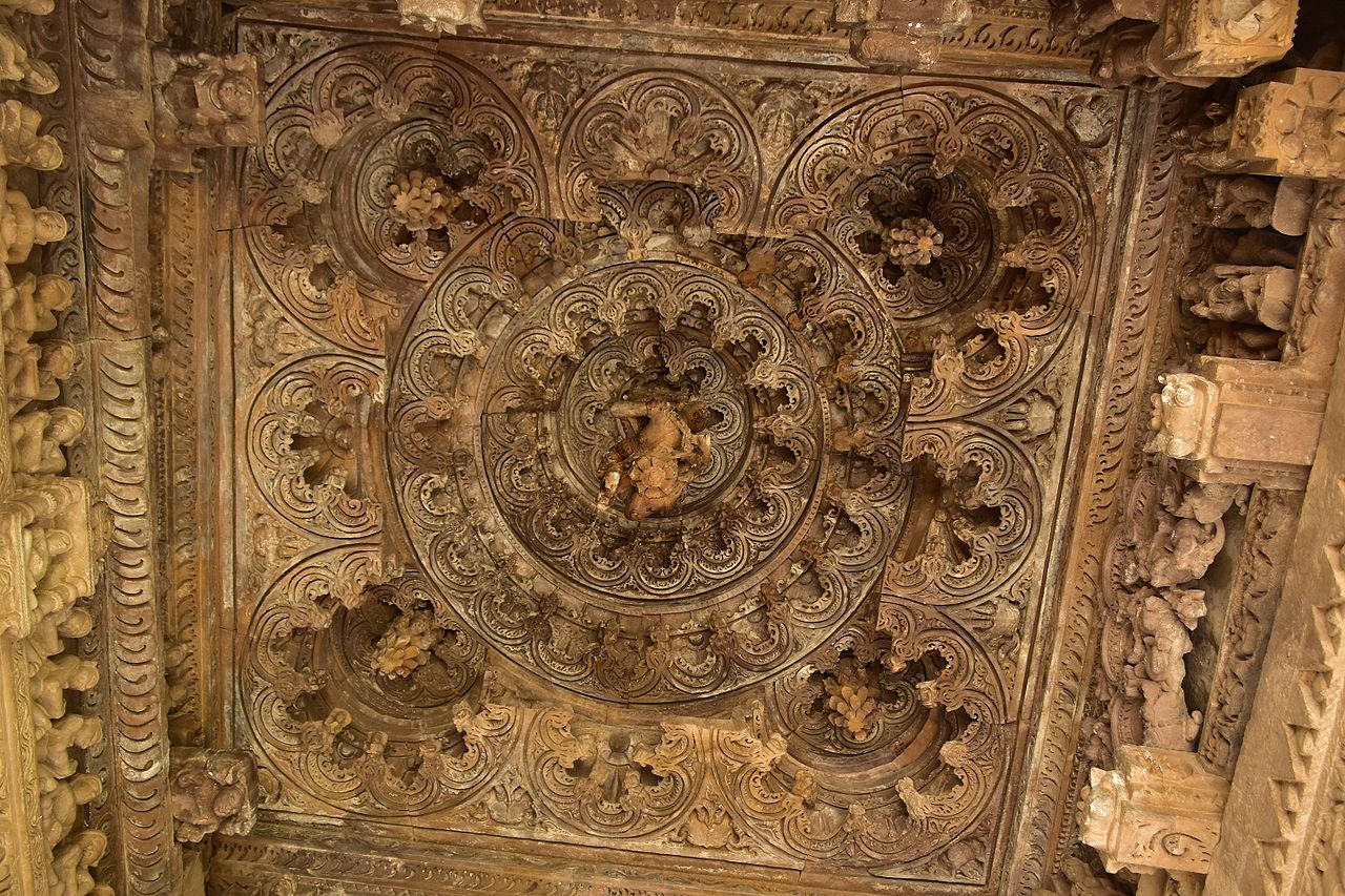 Western_group_of_temples_khajuraho_23.jpg