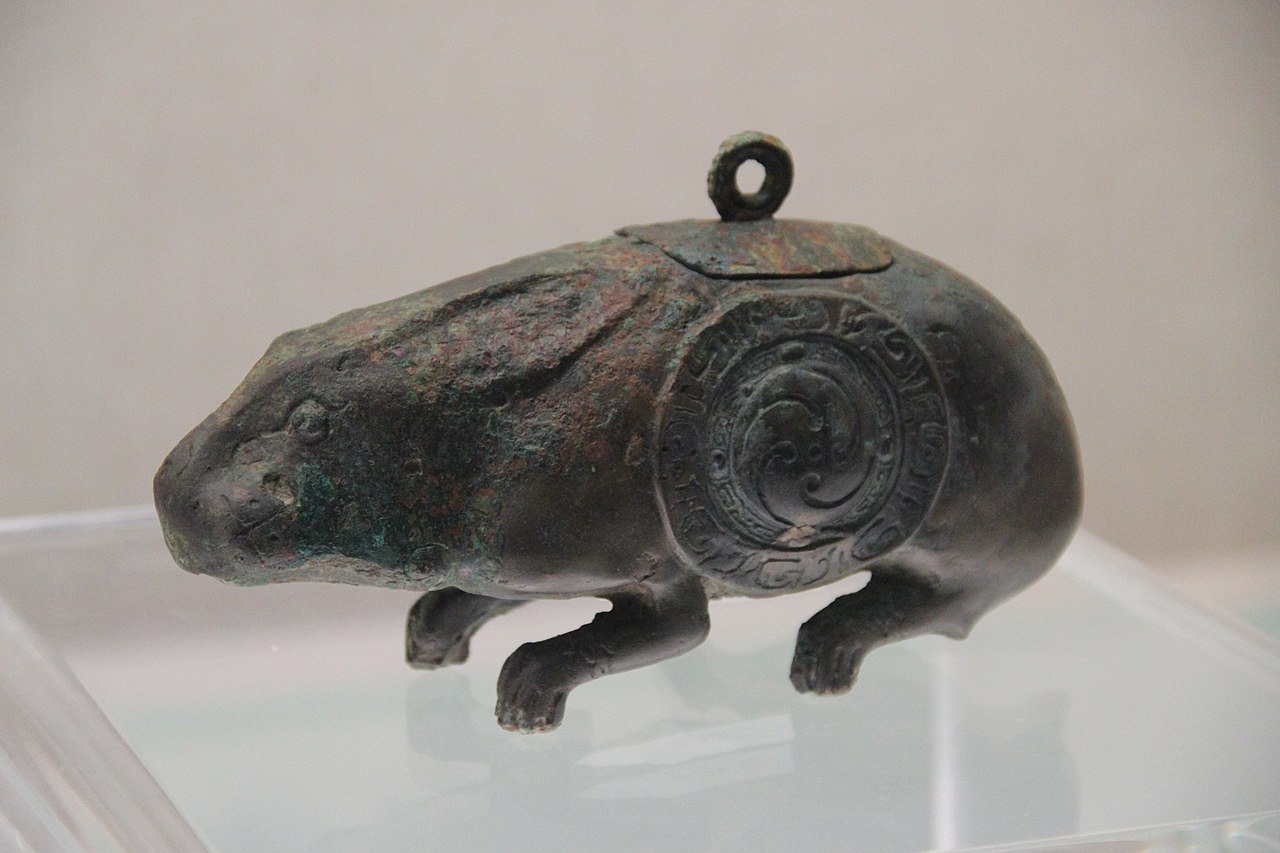 Western_Zhou_Bronze_Rabbit-shaped_Zun_1.jpg