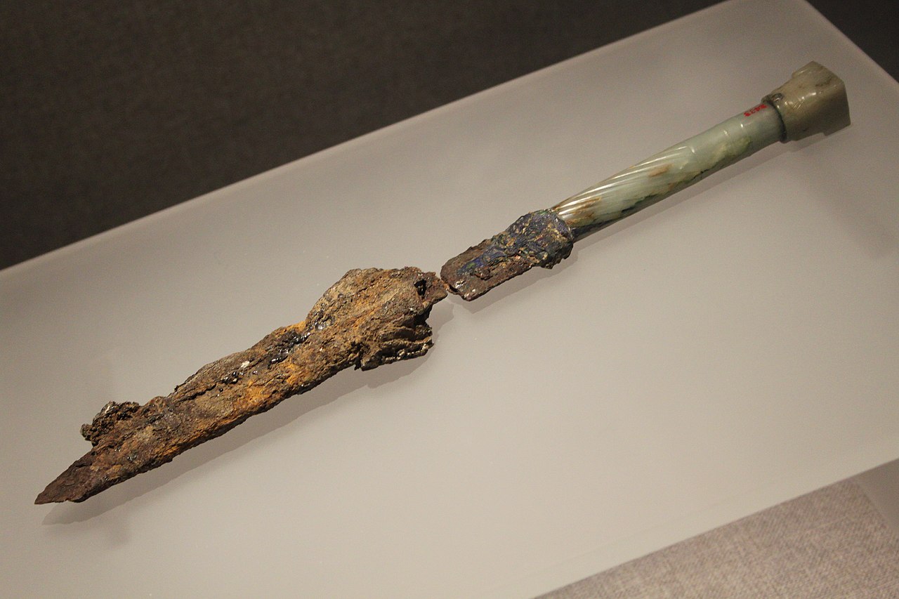 Western_Zhou_Iron_Sword_with_Jade_Handle.jpg