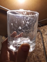 ему говорят вода, он видит именно стакан.jpg