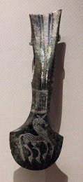 800px-Cultura_di_koban,_testa_di_accetta,_900-600_ac_ca.,_causaso_centro-settentrionale.jpg