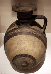 800px-Cipro,_caraffa_a_barile,_VIII_secolo_ac_ca.jpg